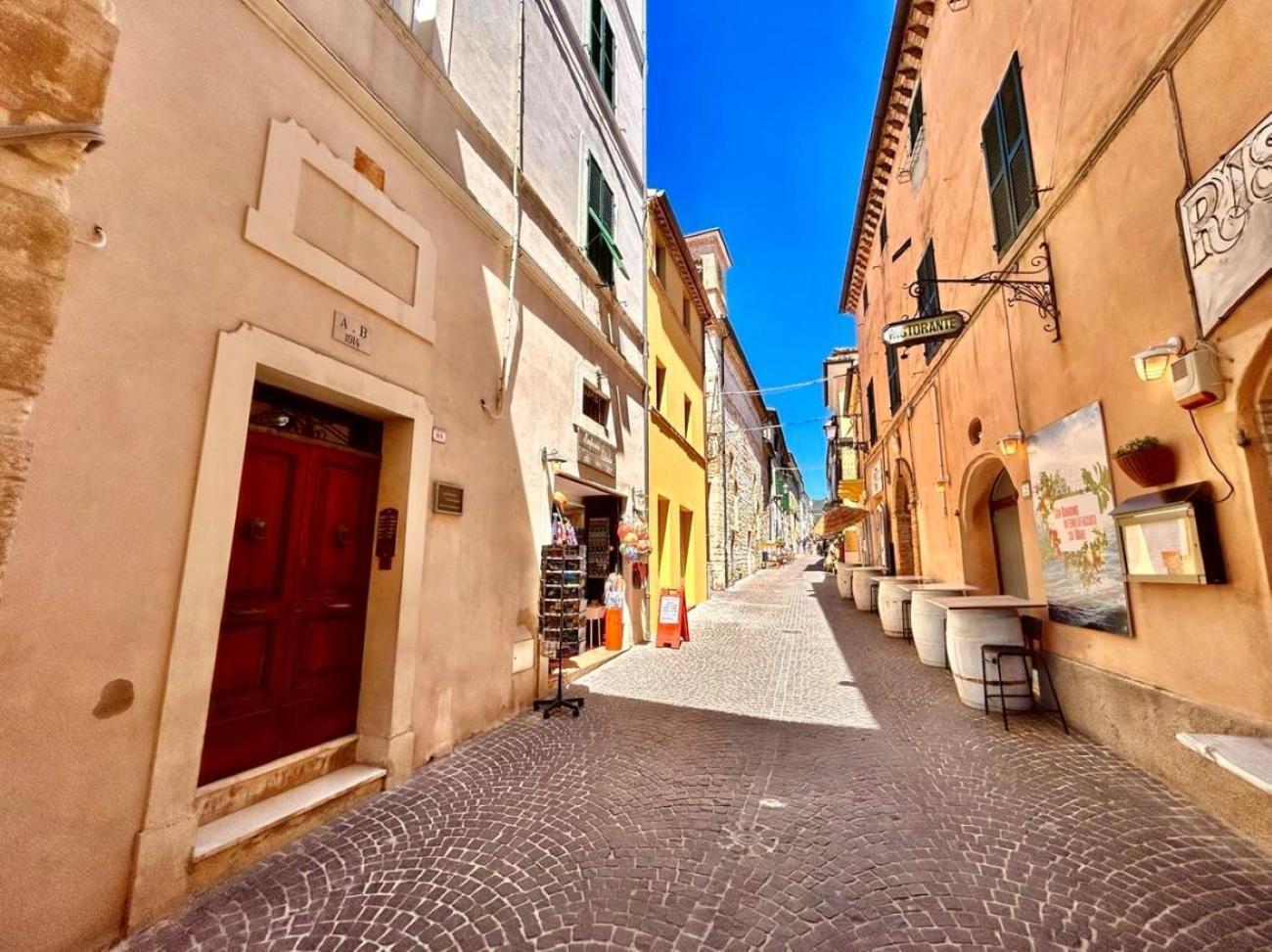 Paulis - Semiattico In Pieno Centro A Sirolo, Con Meravigliosa Vista Mare Apartment Bagian luar foto