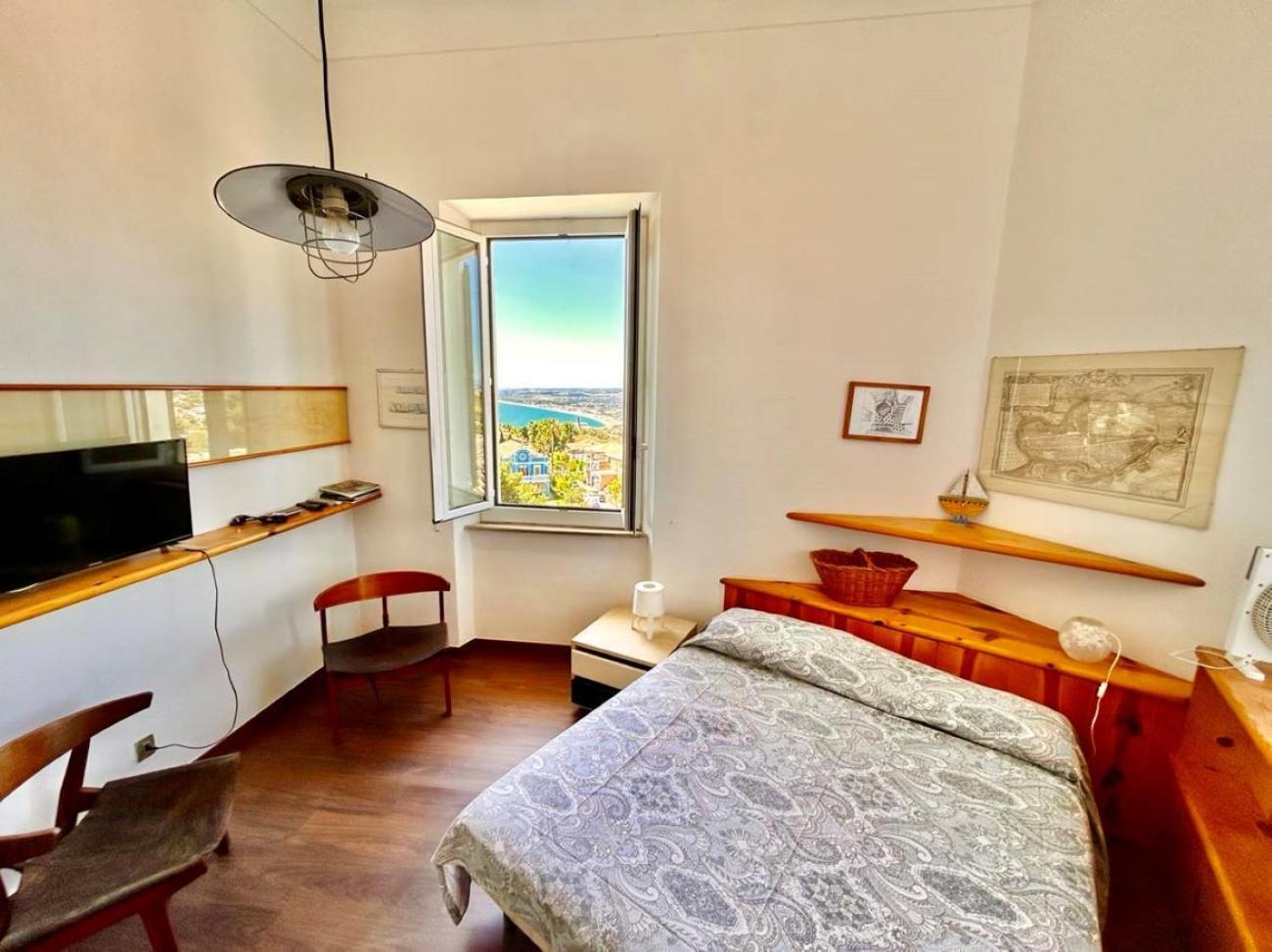 Paulis - Semiattico In Pieno Centro A Sirolo, Con Meravigliosa Vista Mare Apartment Bagian luar foto