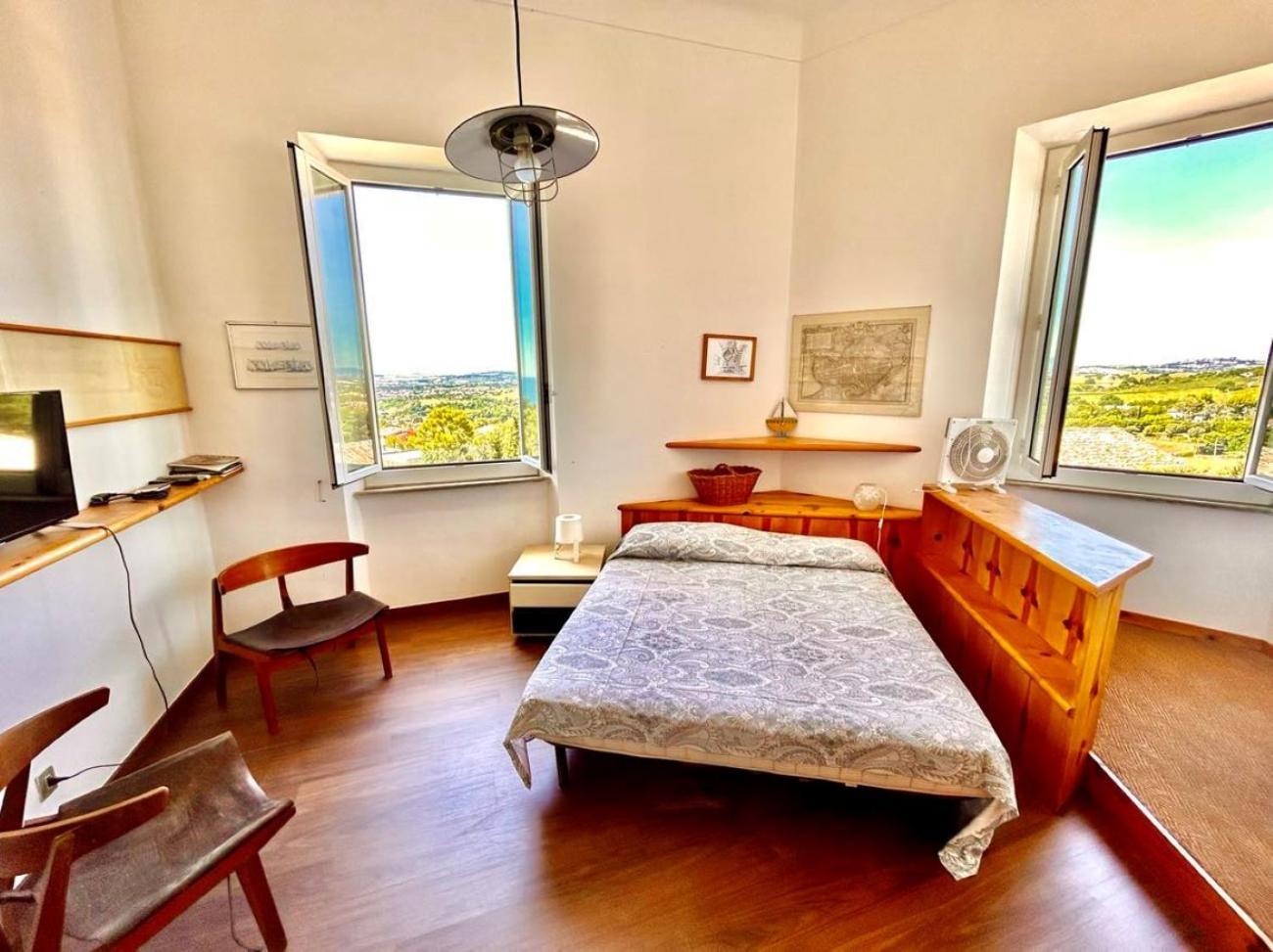 Paulis - Semiattico In Pieno Centro A Sirolo, Con Meravigliosa Vista Mare Apartment Bagian luar foto